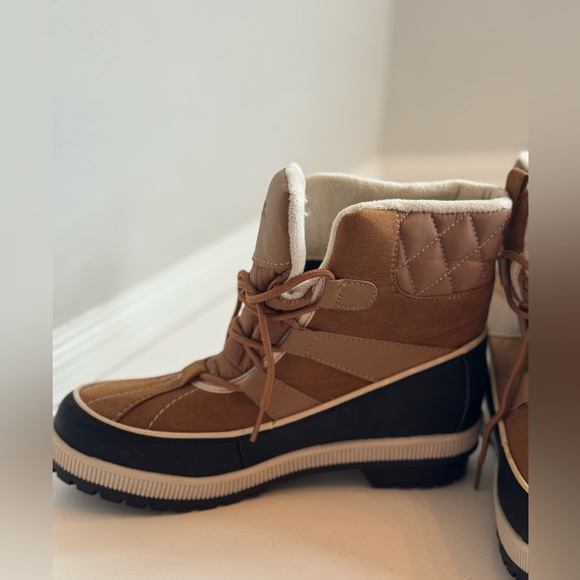 Totes Quilted Lace-Up Winter Boots Brown Black Duck Boot Style - Picture 3 of 4